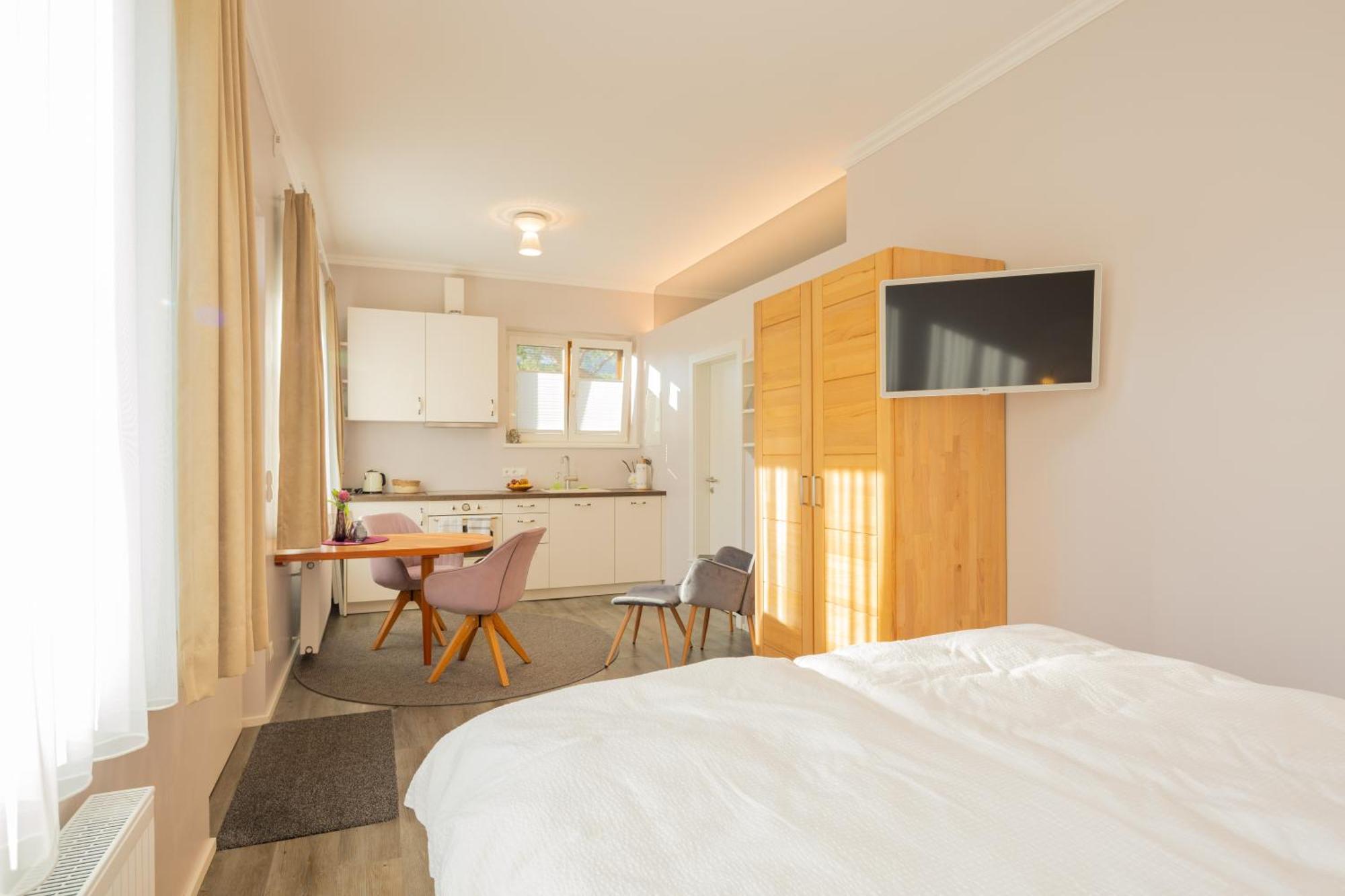 Haus Christina - Romantik Suite Burs Bagian luar foto