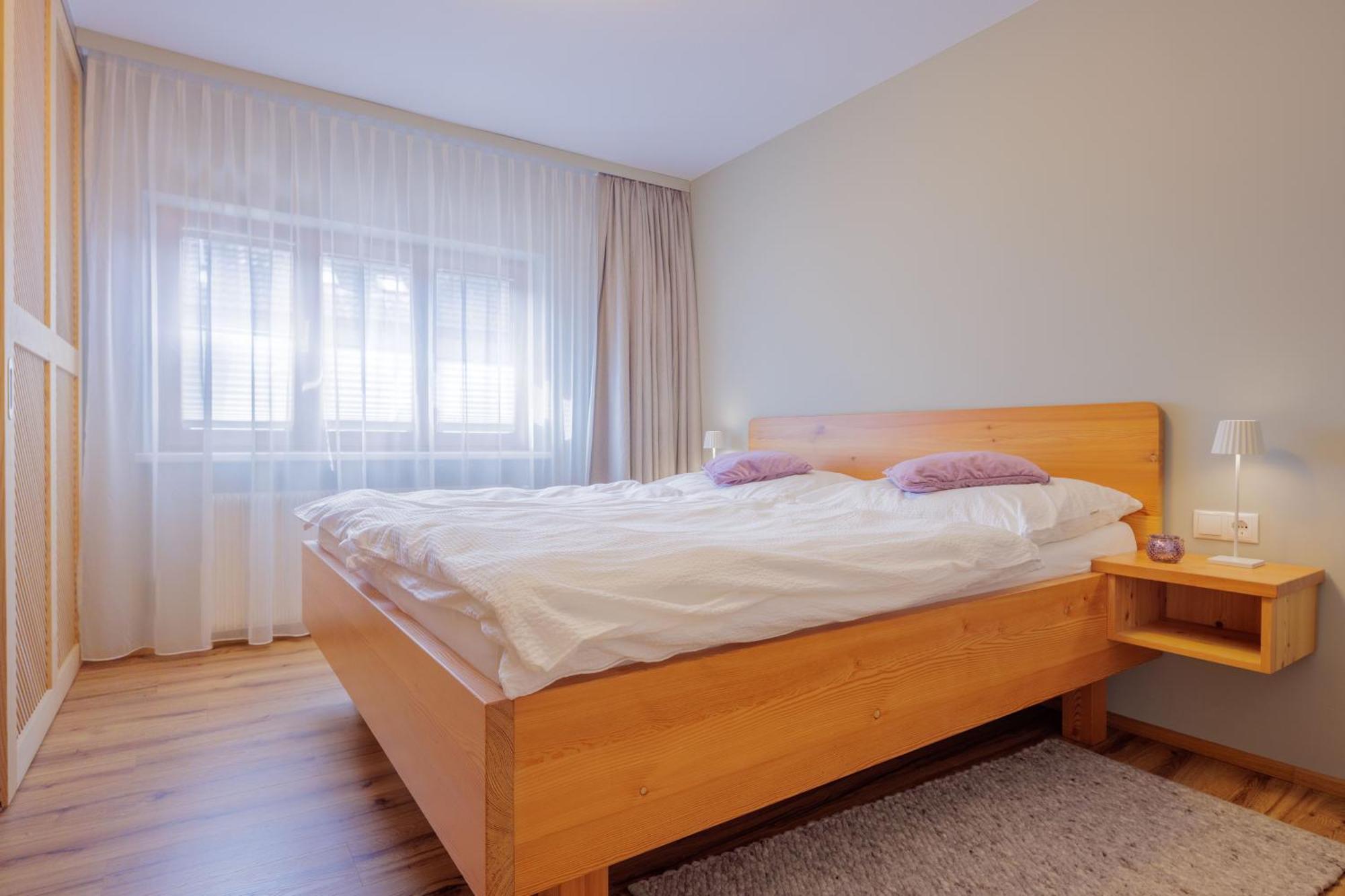 Haus Christina - Romantik Suite Burs Bagian luar foto